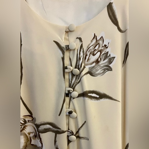 WHITE HOUSE Long Flowers Dress with Button Back - Picture 12 of 14